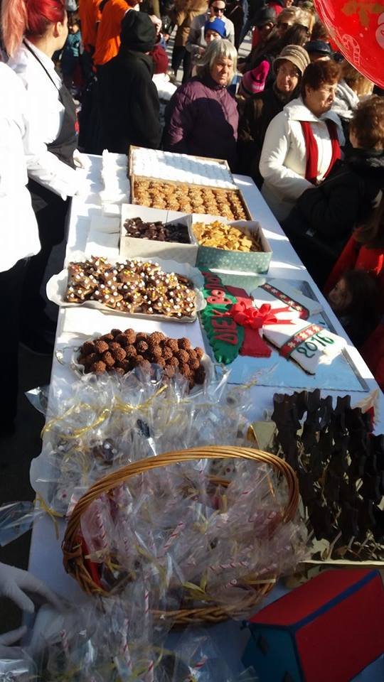 Γιορτινά γλυκίσματα προσέφερε το ΙΙΕΚ Δήμου Βόλου, της ΚΕΚΠΑ - ΔΙΕΚ