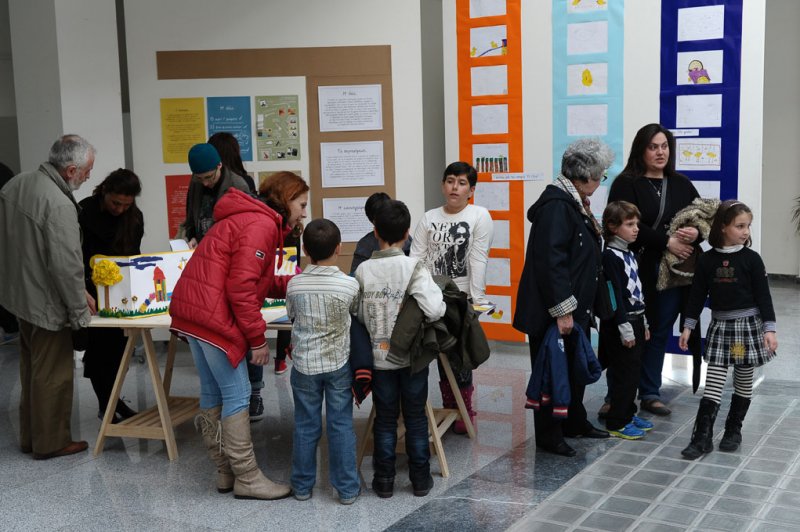 Σπουδαστές του Ι.Ι.Ε.Κ. του Δήμου Βόλου, στην εκδήλωση για την παρουσίαση του παιδικού βιβλίου που διοργάνωσε το Κ.Δ.Α.Π. ΒΑΣΔΕΚΕΙΟ