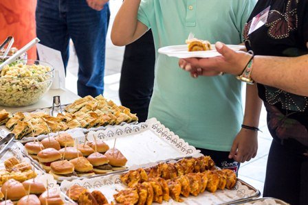 Σπουδαστές των  ειδικοτήτων  Μαγειρικής και Φωτογραφίας του ΙΙΕΚ Δήμου Βόλου, στο «3ο Φεστιβάλ Παιδικού και Εφηβικού Βιβλίου»,