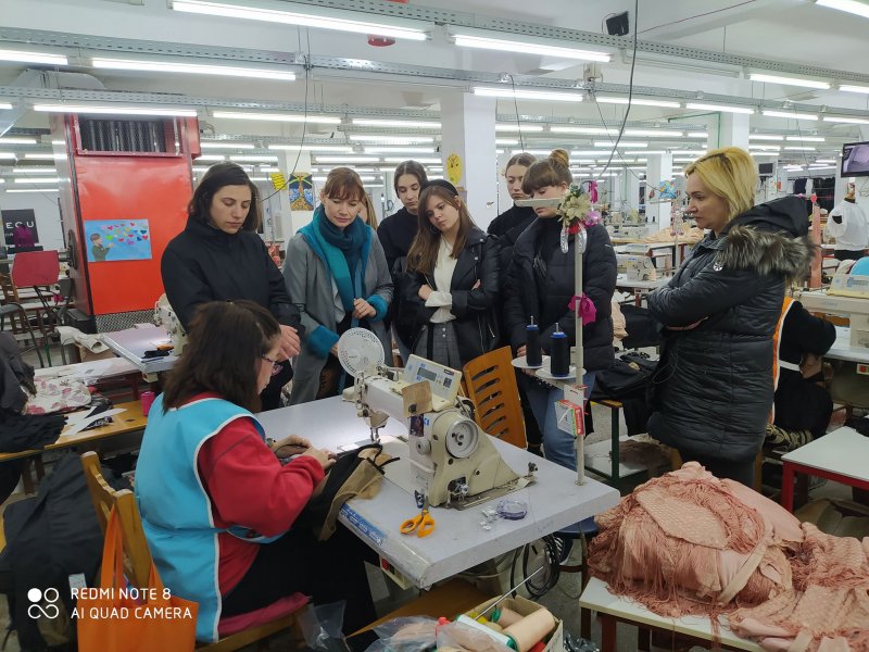 Εκπαιδευτική επίσκεψη σε Βιοτεχνίες Ενδυμάτων για τις Σπουδάστριες, του ΔΙΕΚ  και της Vosonspso 