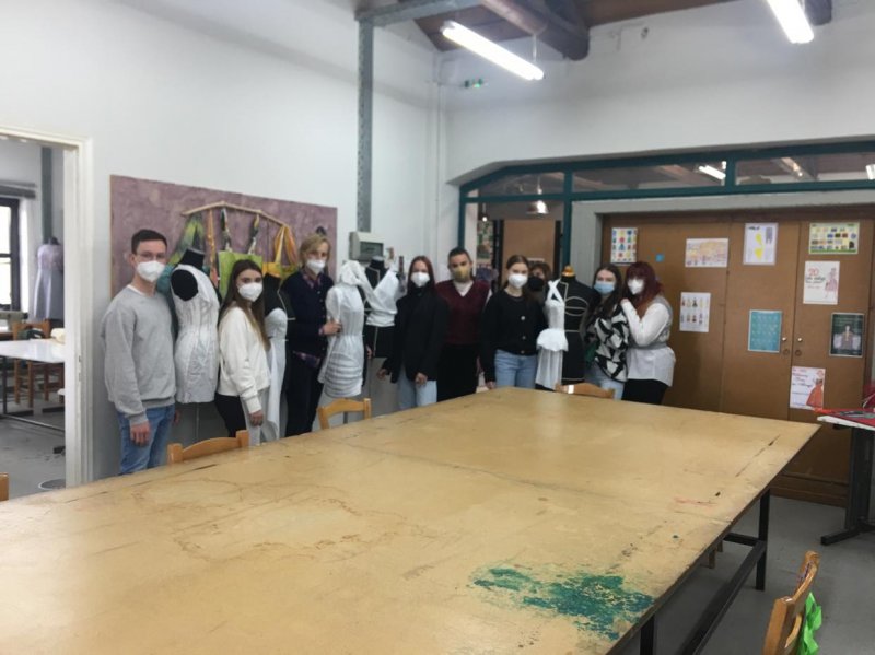 Students of  VOSONSPSO, ( the Czech Higher School of Fashion), at VTI of Volos Municipality, by  Erasmus + program. Once again, and after many years of collaboration, our School hosted for two weeks, 6 students and their teacher, V. Tasoulasova, from the 