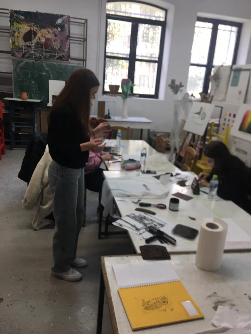 Students of  VOSONSPSO, ( the Czech Higher School of Fashion), at VTI of Volos Municipality, by  Erasmus + program. Once again, and after many years of collaboration, our School hosted for two weeks, 6 students and their teacher, V. Tasoulasova, from the 