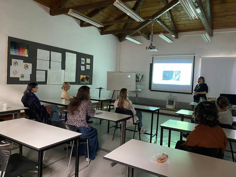 Students of  VOSONSPSO, ( the Czech Higher School of Fashion), at VTI of Volos Municipality, by  Erasmus + program. Once again, and after many years of collaboration, our School hosted for two weeks, 6 students and their teacher, V. Tasoulasova, from the 