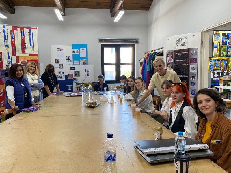 Students of  VOSONSPSO, ( the Czech Higher School of Fashion), at VTI of Volos Municipality, by  Erasmus + program. Once again, and after many years of collaboration, our School hosted for two weeks, 6 students and their teacher, V. Tasoulasova, from the 