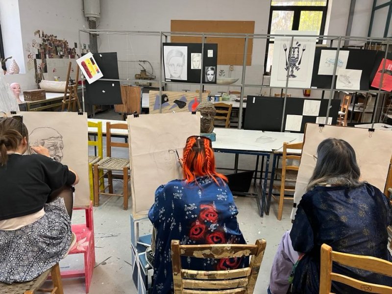 Students of  VOSONSPSO, ( the Czech Higher School of Fashion), at VTI of Volos Municipality, by  Erasmus + program. Once again, and after many years of collaboration, our School hosted for two weeks, 6 students and their teacher, V. Tasoulasova, from the 