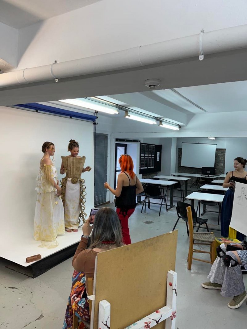 Students of  VOSONSPSO, ( the Czech Higher School of Fashion), at VTI of Volos Municipality, by  Erasmus + program. Once again, and after many years of collaboration, our School hosted for two weeks, 6 students and their teacher, V. Tasoulasova, from the 