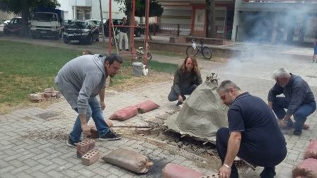 «Κατασκευή & ψήσιμο καμινιού ανοιχτής φωτιάς-χαρτιού», Δράση της ειδικότητας Κεραμικής του ΙΙΕΚ της ΚΕΚΠΑ-ΔΙΕΚ του Δήμου Βόλου