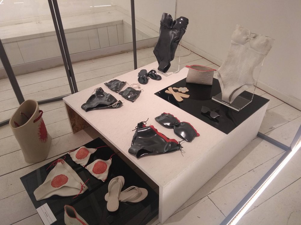 Επίσκεψη σπουδαστών, της ειδικότητας Ενδύματος στη διοργάνωση AXDW και της ειδικότητας Κεραμικής, σε εκθέσεις, στην Αθήνα.