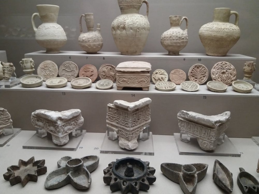 Επίσκεψη σπουδαστών, της ειδικότητας Ενδύματος στη διοργάνωση AXDW και της ειδικότητας Κεραμικής, σε εκθέσεις, στην Αθήνα.