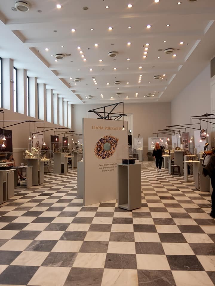 ΤΗΝ ΚΛΑΔΙΚΗ ΕΚΘΕΣΗ `ATHENS INTERNATIONAL JEWELLERY SHOW` ΣΤΟ METROPOLITAN EXPO KAI ΤΗΝ ΕΚΘΕΣΗ `A JEWELL MADE IN GREECE` ΣΤΟ ΖΑΠΠΕΙΟ ΕΠΙΣΚΕΦΤΗΚΑΝ ΟΙ ΣΠΟΥΔΑΣΤΕΣ ΤΟΥ ΚΟΣΜΗΜΑΤΟΣ