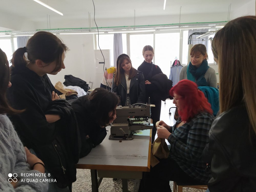 Εκπαιδευτική επίσκεψη σε Βιοτεχνίες Ενδυμάτων της περιοχής μας, για Σπουδάστριες της Ειδικότητες Σχεδιαστή Μόδας και τις Σπουδάστριες τη