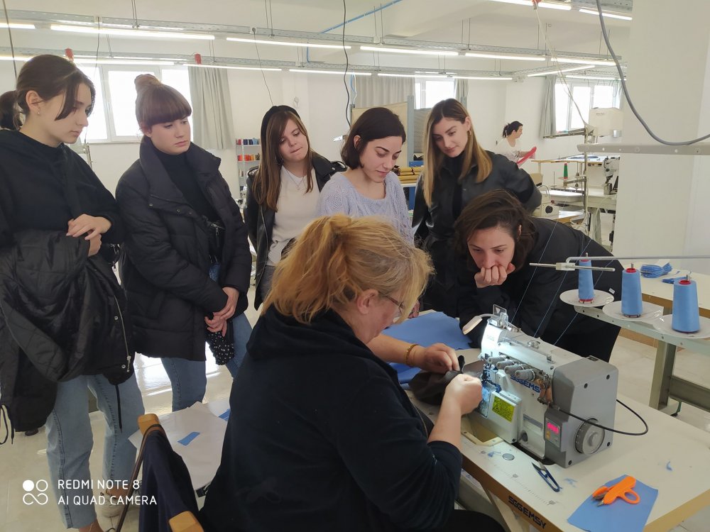 Εκπαιδευτική επίσκεψη σε Βιοτεχνίες Ενδυμάτων της περιοχής μας, για Σπουδάστριες της Ειδικότητες Σχεδιαστή Μόδας και τις Σπουδάστριες τη