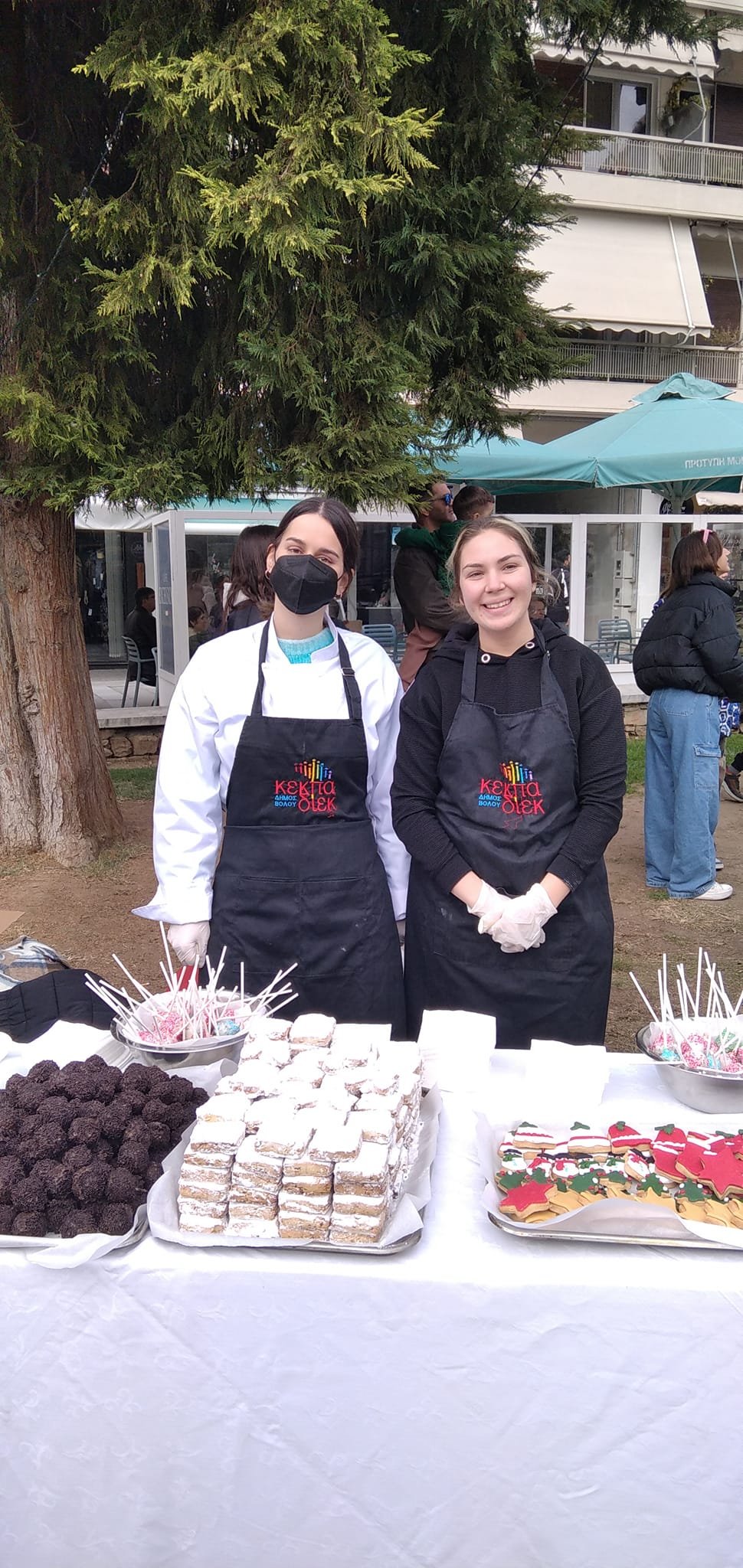 Χριστουγεννιάτικα γλυκίσματα από το ΙΙΕΚ Δήμου Βόλου της ΚΕΚΠΑ - ΔΙΕΚ,για τη Γιορτή των Παιδιών