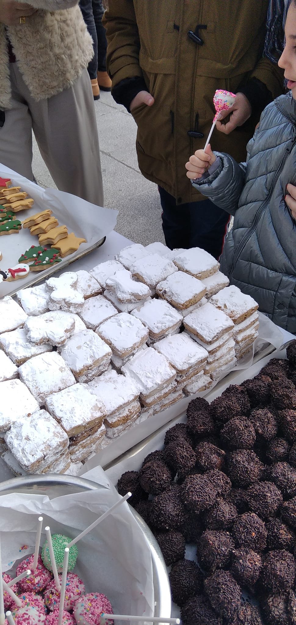 Χριστουγεννιάτικα γλυκίσματα από το ΙΙΕΚ Δήμου Βόλου της ΚΕΚΠΑ - ΔΙΕΚ,για τη Γιορτή των Παιδιών