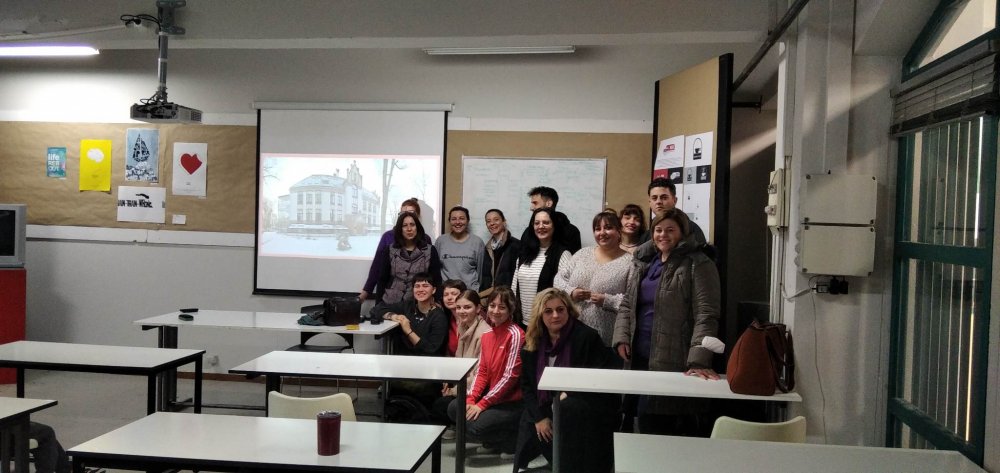 Σπουδάστριες της Janis Rosentals art school της Λετονίας και Καθηγητής τους, στο ΙΙΕΚ της ΚΕΚΠΑ – ΔΙΕΚ Δήμου Βόλου, με Erasmus+ project.